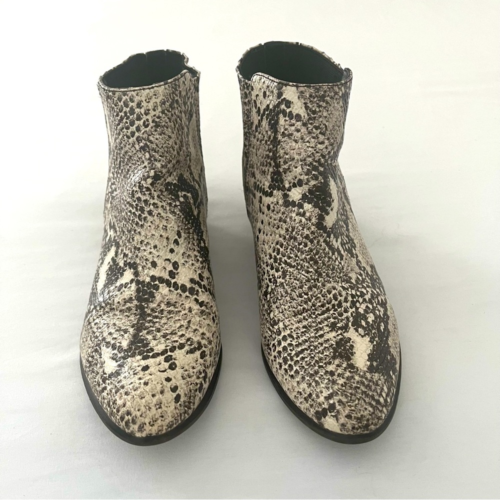 Unionbay Womens Snakeskin Print Faux Leather Ankle Pull On Booties Boots Size 9